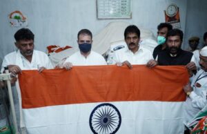 ರಾಷ್ಟ್ರಧ್ವಜ ಉತ್ಪಾದನಾ ಕೇಂದ್ರಕ್ಕೆ ಭೇಟಿ ನೀಡಿದ ರಾಹುಲ್ ಗಾಂಧಿ