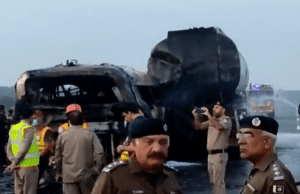 ಪಾಕಿಸ್ತಾನ: ಬಸ್ – ತೈಲ ಟ್ಯಾಂಕರ್ ಡಿಕ್ಕಿ- 20 ಜನರು ಸಜೀವ ದಹನ