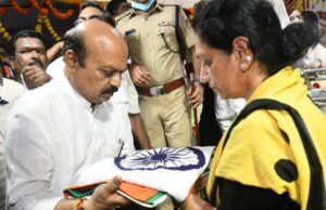 ಬೆಲ್ಲದ ಬಾಗೇವಾಡಿಯಲ್ಲಿ ಉಮೇಶ್ ಕತ್ತಿ ಅಂತ್ಯಸಂಸ್ಕಾರ