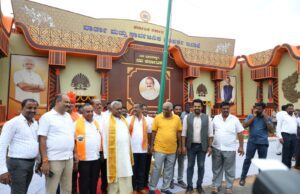 ಸಚಿವ ಎಸ್.ಟಿ.ಸೋಮಶೇಖರ್ ಅವರಿಂದ ದಸರಾ ವಸ್ತು ಪ್ರದರ್ಶನ ಉದ್ಘಾಟನೆ