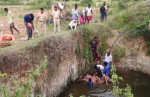 ಬಾವಿಯಲ್ಲಿ ಬಿದ್ದಿದ್ದ ಹಸುವನ್ನು ರಕ್ಷಿಸಿದ ಅಗ್ನಿಶಾಮಕ ದಳ ಸಿಬ್ಬಂದಿ