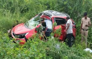 ಕಾರು ಪಲ್ಟಿ: ತಾಯಿ ಸಾವು, ಮಗಳಿಗೆ ಗಂಭೀರ ಗಾಯ