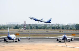 ಧಾರಾಕಾರ ಮಳೆ: ವಿಮಾನ ಸಂಚಾರದಲ್ಲಿ ವ್ಯತ್ಯಯ