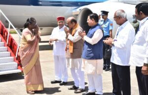 ಹುಬ್ಬಳ್ಳಿ: ರಾಷ್ಟ್ರಪತಿ ದ್ರೌಪದಿ ಮುರ್ಮುಗೆ ಸ್ವಾಗತ