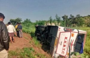 ರಾಯಚೂರು: ಚಾಲಕನಿಗೆ ಹೃದಯಾಘಾತದಿಂದ ಸಾವು: ಬಸ್ ಪಲ್ಟಿ ಹಲವರಿಗೆ ಗಾಯ