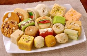 ದೀಪಾವಳಿ ಹಬ್ಬದಂದು ಎಣ್ಣೆಯಲ್ಲಿ ಕರಿದ ಆಹಾರ, ಸ್ವೀಟ್ಸ್ ತಿನ್ನುವಾಗ ಎಚ್ಚರ