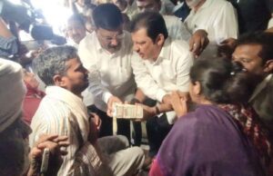 ಮಳವಳ್ಳಿ ಅತ್ಯಾಚಾರ ಪ್ರಕರಣ: ಸಂತ್ರಸ್ತೆ ಮನೆಗೆ ಜಮೀರ್ ಭೇಟಿ- 5 ಲಕ್ಷ ಪರಿಹಾರ ವಿತರಣೆ
