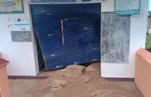 ನ್ಯಾಯಬೆಲೆ ಅಂಗಡಿ ಬಾಗಿಲು ಮುರಿದು ಪಡಿತರ ಧಾನ್ಯ ನಾಶ ಮಾಡಿದ ಕಾಡಾನೆ