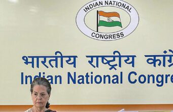 ಕಾಂಗ್ರೆಸ್ ಅಧ್ಯಕ್ಷೀಯ ಚುನಾವಣೆ: ಸೋನಿಯಾ, ಪ್ರಿಯಾಂಕಾ , ಪಿ.ಚಿದಂಬರಂ ಮತದಾನ