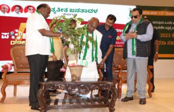 ಮೀಸಲಾತಿ ಬಗ್ಗೆ ಮಾತನಾಡುವವರು ನನ್ನೊಂದಿಗೆ ಬಹಿರಂಗ ಚರ್ಚೆಗೆ ಬರಲಿ: ಎಚ್.ಡಿ.ದೇವೇಗೌಡರಿಂದ ಪಂಥಾಹ್ವಾನ