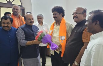 ಸಿಎಂ ಬೊಮ್ಮಾಯಿ ಸಮ್ಮುಖದಲ್ಲಿ ಬಿಜೆಪಿ ಸೇರ್ಪಡೆಗೊಂಡ ಕಾಂಗ್ರೆಸ್ ಮುಖಂಡ ರವಿರಾಜ ಕೊರವಿ