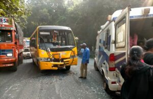 ಕಾರವಾರ: ಶಾಲಾ ಬಸ್- ಟ್ಯಾಂಕರ್ ನಡುವೆ ಡಿಕ್ಕಿ- 20ಕ್ಕೂ ಹೆಚ್ಚು ಮಂದಿಗೆ ಗಾಯ