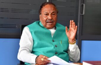 ಮತದಾನದ ದಿನ ಅಪಪ್ರಚಾರದ ಮೂಲಕ ತಮ್ಮ ವಿರುದ್ಧ ಷಡ್ಯಂತ್ರ ನಡೆಸಿದ ಬಿ ವೈ ರಾಘವೇಂದ್ರರನ್ನು ಬಂಧಿಸಿ: ಕೆ ಎಸ್ ಈಶ್ವರಪ್ಪ