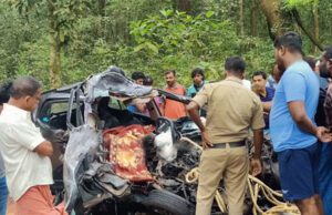 ಖಾಸಗಿ ಬಸ್- ಕಾರು ನಡುವೆ ಡಿಕ್ಕಿ: ಒಂದೇ ಕುಟುಂಬದ ಮೂವರು ಸಾವು