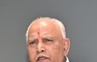 ನ್ಯಾಯಾಲಯ ತೀರ್ಪು ಬರುವ ಮುನ್ನ ರಾಜೀನಾಮೆ ನೀಡಿ ಗೌರವಯುತವಾಗಿ ಸಿದ್ದರಾಮಯ್ಯ ನಿರ್ಗಮಿಸಲಿ: ಬಿಎಸ್ ವೈ