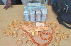 ಬೆಂಗಳೂರು: ಕುಡುಕನ ಬಳಿ ದಾಖಲೆ ಇಲ್ಲದ ಕೆಜಿಗಟ್ಟಲೇ ಚಿನ್ನಾಭರಣ, ನಗದು ಪತ್ತೆ