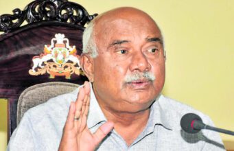 ಸಂಸದ ವಿ.ಶ್ರೀನಿವಾಸಪ್ರಸಾದ್ ಪಕ್ಷದಿಂದ ಹಣ ಪಡೆದಿಲ್ಲವೇ ?: ಎ.ಎಚ್.ವಿಶ್ವನಾಥ್ ಪ್ರಶ್ನೆ