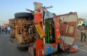 ನಾಸಿಕ್’ನಲ್ಲಿ ಟ್ರಕ್’ಗೆ ಬಸ್ ಡಿಕ್ಕಿ: 10 ಮಂದಿ ಸಾವು