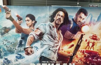 ಲಡಾಖ್’ನ ಟ್ರಾವೆಲಿಂಗ್ ಸಿನಿಮಾ ಹಾಲ್’ನಲ್ಲಿ ಬಾಲಿವುಡ್’ನ ಪಠಾಣ್ ಚಿತ್ರ ಪ್ರದರ್ಶನ