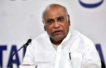 ಮೋದಿಯ ಸ್ನೇಹಿತ ಡೊನಾಲ್ಡ್ ಟ್ರಂಪ್ ಭಾರತೀಯರನ್ನು ಹೊರ ಹಾಕುತ್ತಿರುವುದೇಕೆ?: ಮಲ್ಲಿಕಾರ್ಜುನ ಖರ್ಗೆ