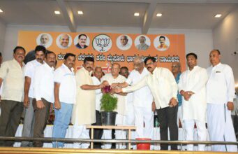 ಸಚಿವ ವಿ.ಸೋಮಣ್ಣರನ್ನು ಬಿಜೆಪಿಯಲ್ಲಿಯೇ ಉಳಿಸಿಕೊಳ್ಳಬೇಕು: ಅಭಿಮಾನಿಗಳ ಒತ್ತಾಯ