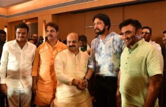 ಸಿಎಂ ಬೊಮ್ಮಾಯಿ ಚಿತ್ರನಟರ ಮುಂದೆ ಶರಣಾಗಿದ್ದಾರೆ: ಕಾಂಗ್ರೆಸ್ ವ್ಯಂಗ್ಯ