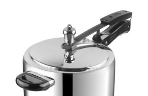 ಬಿಜೆಪಿ ಮುಖಂಡನ ಮನೆ ಚುನಾವಣಾಧಿಕಾರಿಗಳ ದಾಳಿ: 504 ಕುಕ್ಕರ್ ಜಪ್ತಿ