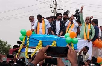 ಮೊಳಕಾಲ್ಮೂರಿನಲ್ಲಿ ಬಿಜೆಪಿ ಅಭ್ಯರ್ಥಿ ಪರ ನಟ ಕಿಚ್ಚ ಸುದೀಪ್ ಪ್ರಚಾರ