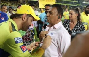 ಎಂ.ಎಸ್.ಧೋನಿಯಿಂದ ಆಟೋಗ್ರಾಫ್ ಪಡೆದ ಸುನಿಲ್ ಗವಾಸ್ಕರ್