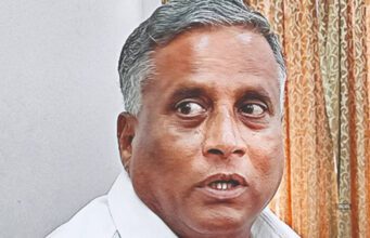 ಸಿಎಂ ಸಿದ್ದರಾಮಯ್ಯರನ್ನು ಮುಟ್ಟೋಕೆ ಆಗುತ್ತಾ ? : ವಿ ಸೋಮಣ್ಣ ವ್ಯಂಗ್ಯ