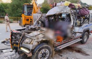 ನಿಂತಿದ್ದ ಲಾರಿಗೆ ಕ್ರೂಸರ್ ಢಿಕ್ಕಿ: ಐದು ಮಂದಿ ಮೃತ್ಯು