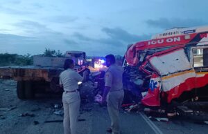 ನಿಂತ ಲಾರಿಗೆ ಅಂಬ್ಯುಲೆನ್ಸ್ ಢಿಕ್ಕಿ; ತಮಿಳುನಾಡು ಮೂಲದ ಮೂವರು ಸಾವು