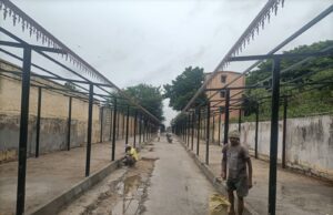 ಸಾರ್ವಜನಿಕರ ರಸ್ತೆ ಬಂದ್ ಮಾಡಿ ಅನಧಿಕೃತ ಮಳಿಗೆ ನಿರ್ಮಾಣ: ಸೂಕ್ತ ಕ್ರಮಕ್ಕೆ ಆಗ್ರಹ