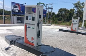 ರಾತ್ರೋರಾತ್ರಿ ಪೆಟ್ರೋಲ್ ಬಂಕ್ ಧ್ವಂಸ ಮಾಡಿದ ದುಷ್ಕರ್ಮಿಗಳು: ರಸ್ತೆಗೆ ಹರಿದ 10ಲಕ್ಷ ಮೌಲ್ಯದ ಪೆಟ್ರೋಲ್, ಡಿಸೇಲ್