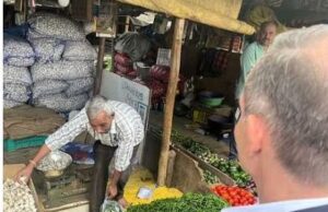 ಬೆಂಗಳೂರು: UPI ಮೂಲಕ ರಸ್ತೆ ಬದಿ ತರಕಾರಿ ಖರೀದಿಸಿದ ಜರ್ಮನಿ ಸಚಿವ