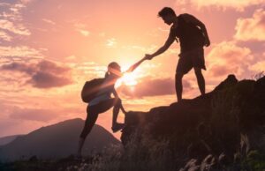 ಜನರನ್ನು ಪ್ರೀತಿಸಿ ಮತ್ತು ಅವರಿಗೆ ನೆರವಾಗಿ