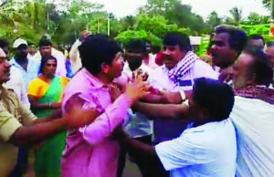 ಕೆ.ಆರ್.ಪೇಟೆ: ಗ್ರಾ.ಪಂ ಸದಸ್ಯರು ಮತ್ತು ಅವರ ಬೆಂಬಲಿಗರ ಸಂಘರ್ಷ