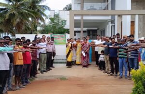 ಶ್ರೀರಾಂಪುರ: ಮೂಕಾಂಬಿಕಾ ಸಮೃದ್ಧಿ ಬಡಾವಣೆಯಲ್ಲಿ ಭಾರತ ಸಂವಿಧಾನದ ಪ್ರತಿಜ್ಞಾ ವಿಧಿ ಸ್ವೀಕಾರ