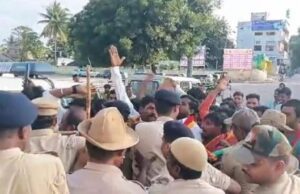 ಯಾದಗಿರಿಯಲ್ಲಿ ರೈಲು ತಡೆಯಲು ಯತ್ನ: ಪ್ರತಿಭಟನಾಕಾರರನ್ನು ವಶಕ್ಕೆ ಪಡೆದ ಪೊಲೀಸರು