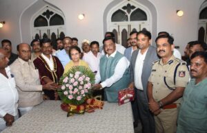 ಮೈಸೂರು ದಸರಾ: ರಾಜಮನೆತನವನ್ನು ಆಹ್ವಾನಿಸಿದ ಡಾ.ಹೆಚ್.ಸಿ.ಮಹದೇವಪ್ಪ