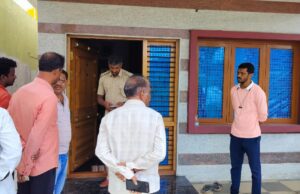 ಮಂಡ್ಯ: ಮನೆ ಬಾಗಿಲು ಮುರಿದು, ಚಿನ್ನಾಭರಣ ದೋಚಿದ ಕಳ್ಳರು