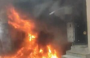 ಬೆಂಗಳೂರು: ಅಗರಬತ್ತಿ ಕಾರ್ಖಾನೆಯಲ್ಲಿ ಬೆಂಕಿ ಹೊತ್ತಿದ ಪರಿಣಾಮ 8 ಬೈಕ್ ಗಳು ಭಸ್ಮ