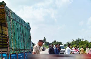 ಜೆಸಿಬಿ- ಬೈಕ್ ನಡುವೆ ಢಿಕ್ಕಿ: ಬೈಕ್ ಸವಾರ, ಅದೃಷ್ಟವಶಾತ್ ಮಗು ಪಾರು