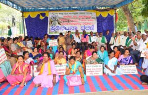 ಕಾವೇರಿಗಾಗಿ ಮುಂದುವರೆದ ನಿರಂತರ ಧರಣಿ, ರಸ್ತೆ ತಡೆ