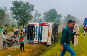 ಹುಬ್ಬಳ್ಳಿ: ನಿಯಂತ್ರಣ ತಪ್ಪಿ ಖಾಸಗಿ ಬಸ್ ಪಲ್ಟಿ- 14 ಮಂದಿ ಪ್ರಯಾಣಿಕರಿಗೆ ಗಾಯ