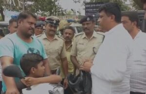 ಉಚಿತ ಹೆಲ್ಮೆಟ್ ನೀಡುವ ಮೂಲಕ ಜಾಗೃತಿ ಮೂಡಿಸಿದ ಶಾಸಕ ಗಣಿಗ ರವಿಕುಮಾರ್