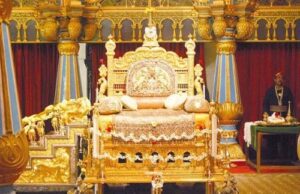 ಮೈಸೂರು ದಸರಾ: ಅರಮನೆಯಲ್ಲಿ ರತ್ನಖಚಿತ ಸಿಂಹಾಸನ ಜೋಡಣೆ