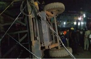 ಮಡಿಕೇರಿ ದಸರಾ ಶೋಭಾಯಾತ್ರೆ ವೇಳೆ ಮಗುಚಿದ ಟ್ರ್ಯಾಕ್ಟರ್: ಮೂವರಿಗೆ ಗಾಯ