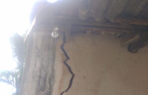 ಕೆ.ಆರ್.ನಗರ: ಬಿರುಕು ಬಿಟ್ಟ ಗೋಡೆ, ಭೂಮಿ ಕಂಪಿಸಿದ ಅನುಭವ