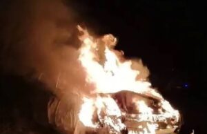 ಮದ್ಯ ಸೇವಿಸಿ ಅಡ್ಡಾದಿಡ್ಡಿ ವಾಹನ ಚಾಲನೆ: ಪಲ್ಟಿಯಾಗಿ ಹೊತ್ತಿ ಉರಿದ ಕಾರು